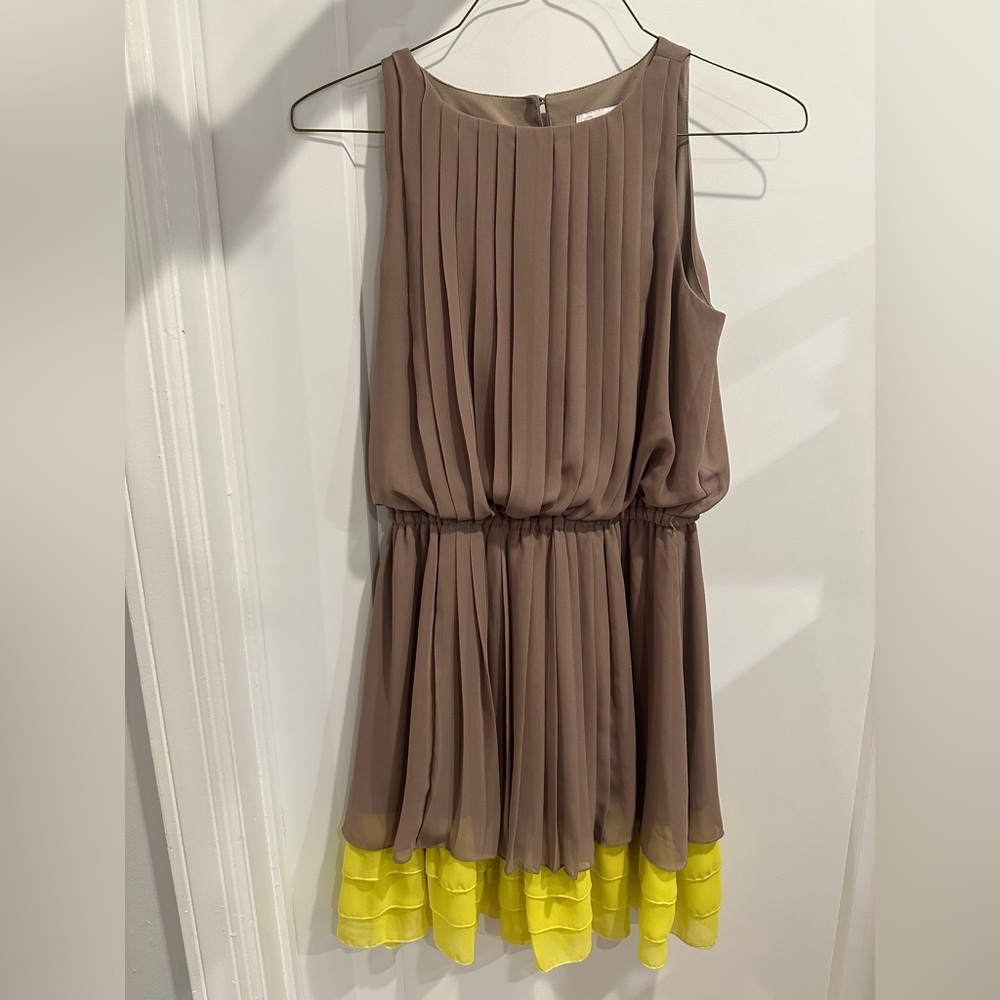 Jessica Simpson Women’s Dress in Brown and Yellow